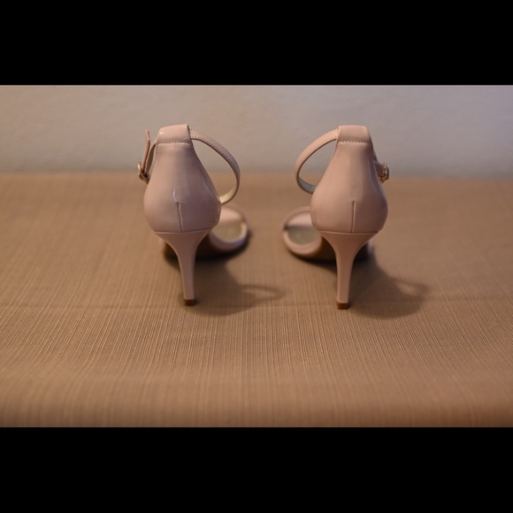 Bandolino Women’s Heels, NEVER Used - Picture 5 of 7